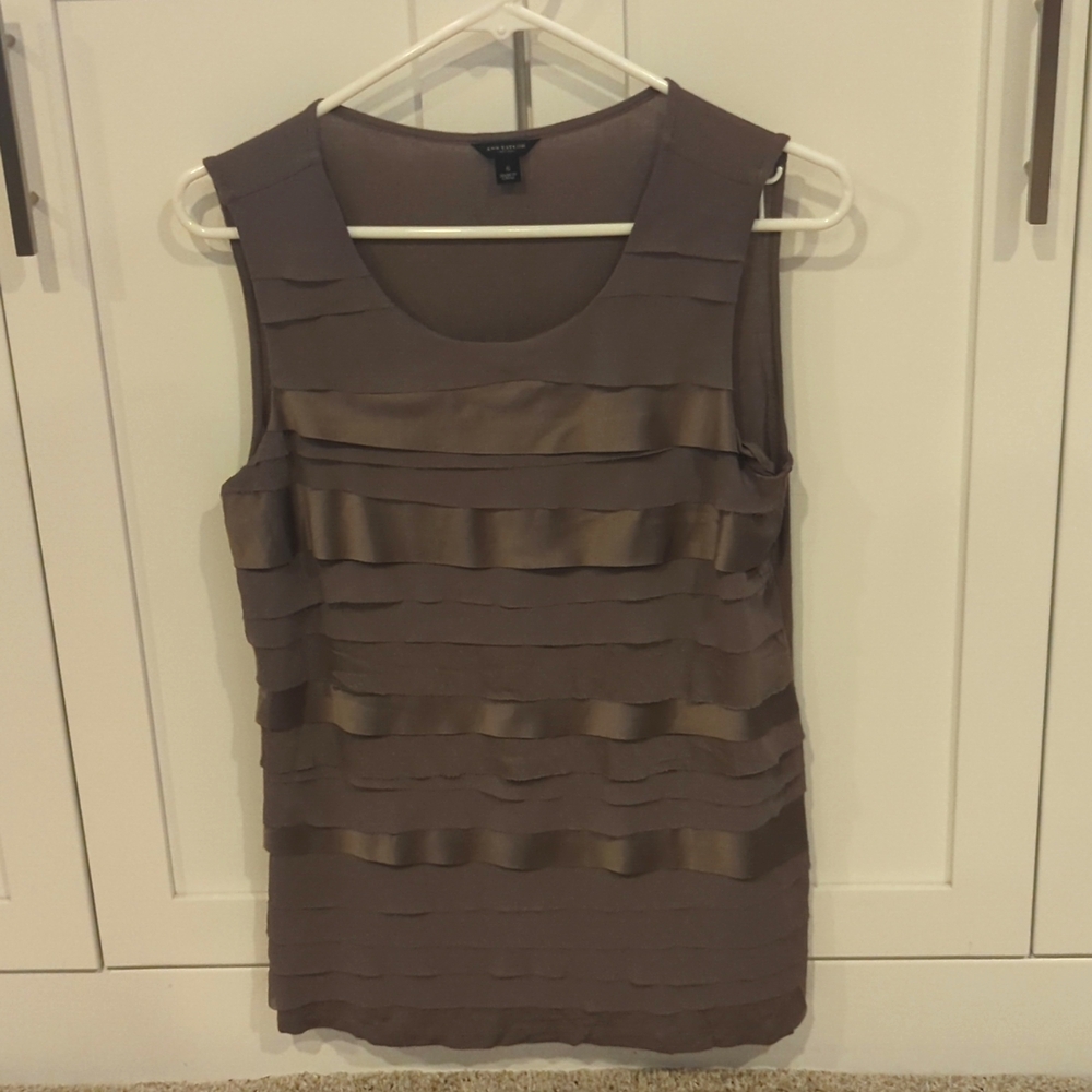 Ann Taylor sleeveless layered top